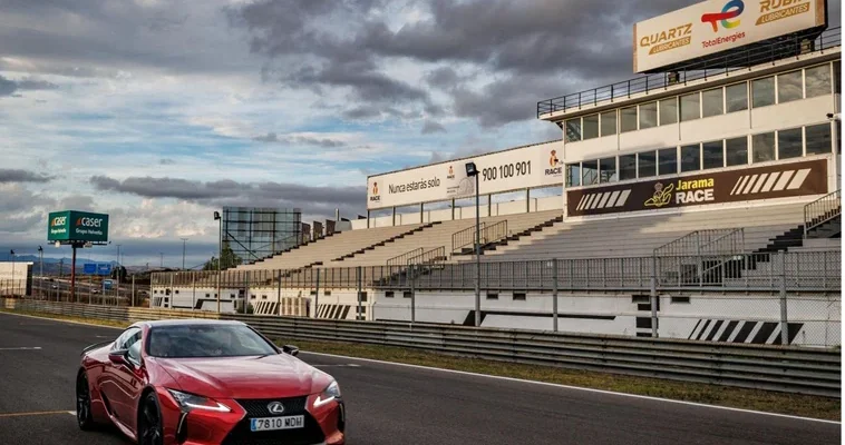 Motor Session Summum: Un día inolvidable en el Circuito del Jarama