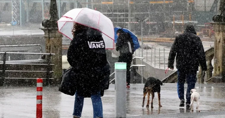 El fenómeno del río atmosférico arrasa Galicia: fuertes lluvias y viento amenazan la región