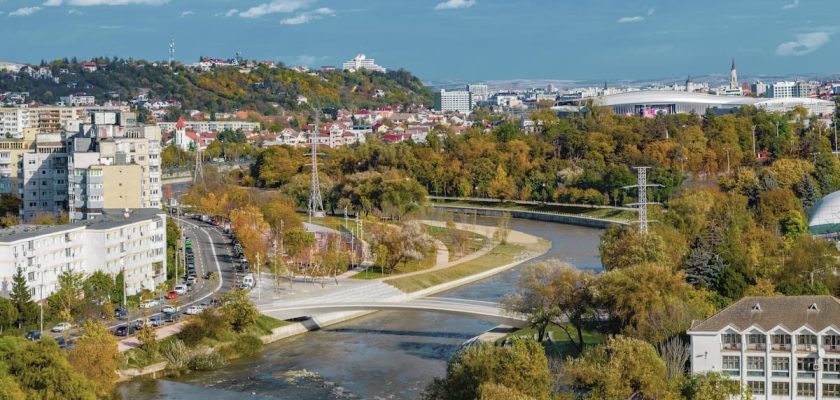 La renaturalización del río somes en cluj-napoca: una arquitectura que conecta comunidades y paisajes