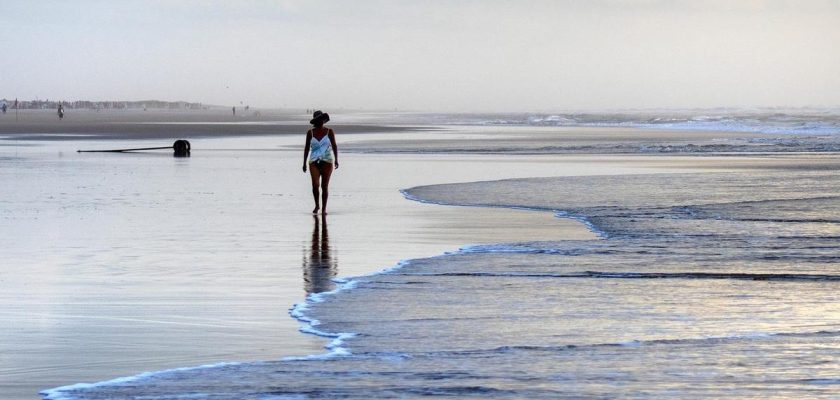 Descubre el 'silent walking': el arte de caminar en silencio para una vida plena