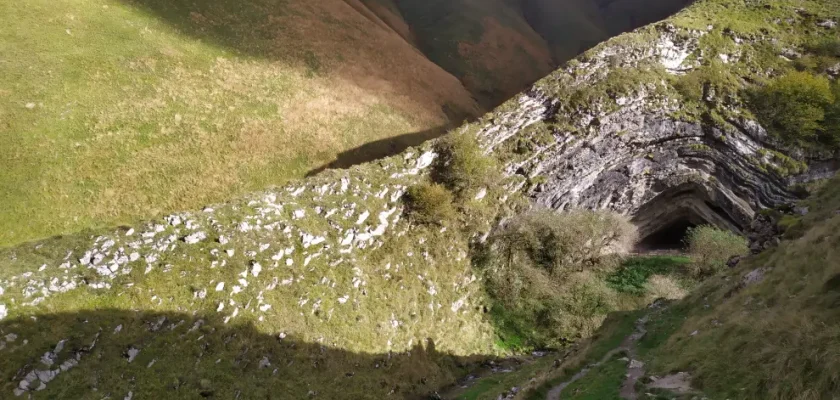 La mágica cueva de Arpea: un tesoro oculto en Navarra que no te puedes perder