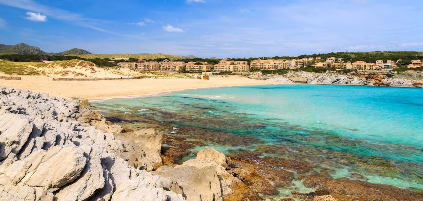 Las playas españolas en veroño: escapadas ideales para disfrutar del sol sin agobios