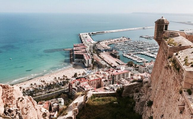 ¿Por qué un peldaño en Alicante se ha convertido en el referente altitudinal de España?