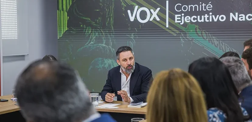 Revelador préstamo de Vox: acercamiento con húngaros y el enigma del financiamiento