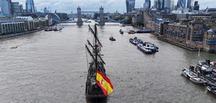 La travesía del galeón andalucía: Un viaje histórico por el támesis