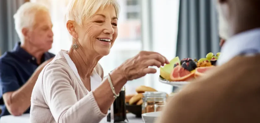 Las ciruelas pasas: superhéroes de la salud femenina durante la menopausia