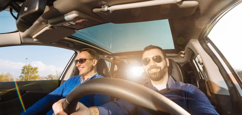 La comodidad y seguridad en la carretera: descubre el soporte para gafas del coche que necesitas