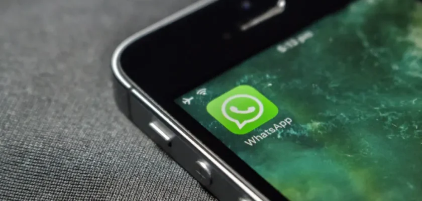 WhatsApp introduce encuestas en estados de iOS: una nueva manera de interactuar