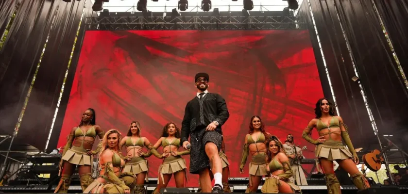 Manuel Turizo encarna la fiesta en la Puerta de Alcalá en el festival de la hispanidad 2024