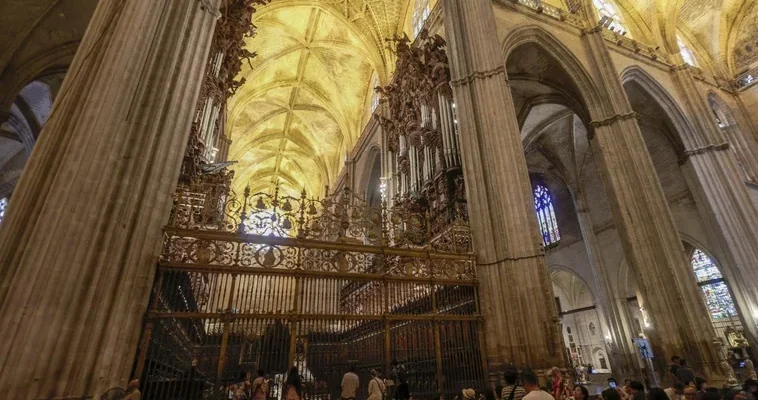 El dilema de las procesiones en Sevilla: ¿tradición o saturación en el turismo?