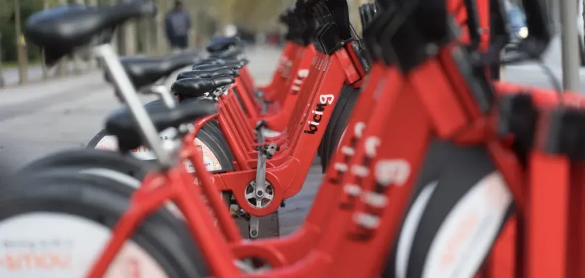 Barcelona avanza hacia un futuro sostenible: El servicio de Bicing se expande y electrifica