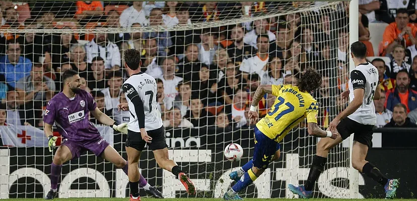 La crítica situación del Valencia CF: un coloso en horas bajas y las protestas de sus aficionados