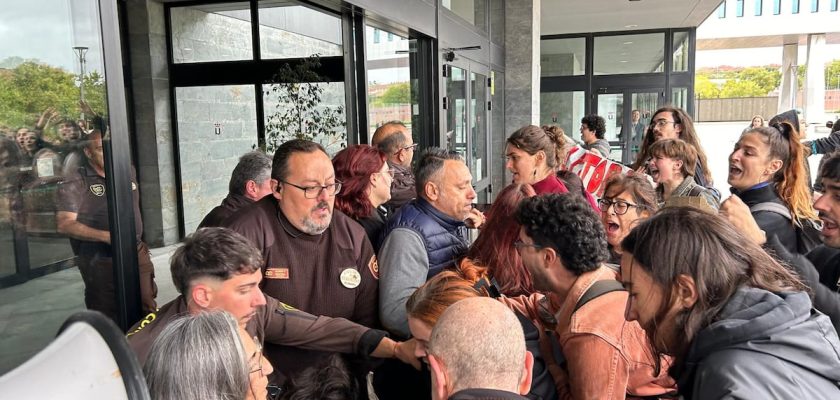 Estudiantes de Lengua de Signos en la Universidad Rey Juan Carlos: un grito de auxilio y dignidad