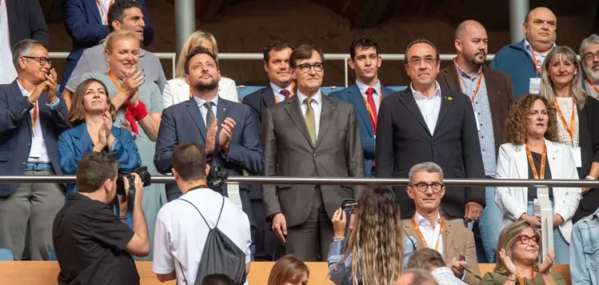 Salvador Illa y la tormenta de abucheos en el Concurs de Castells: un reflejo de la Cataluña actual