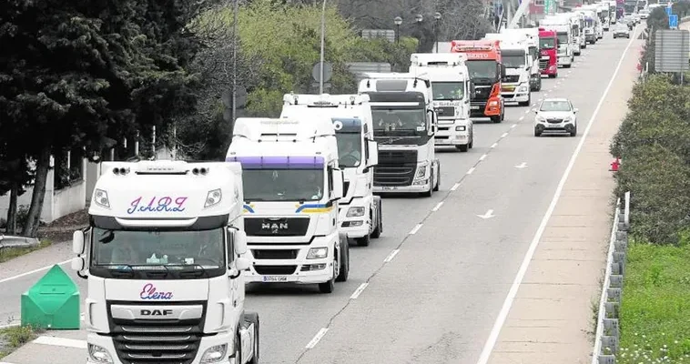 Camioneros en pie de guerra: la huelga que busca jubilar anticipadamente a los conductores profesionales