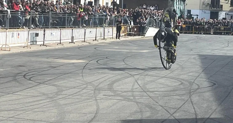 La emocionante despedida de AV Campos: una celebración del motociclismo y la pasión en el mercadillo motero