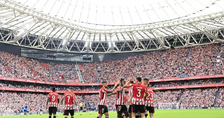 Homenajes controvertidos y grandes victorias: un análisis del fútbol y la memoria histórica