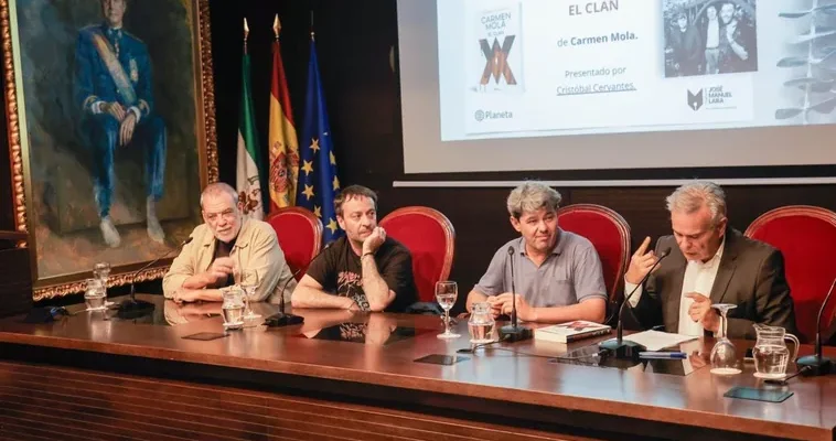 El fenómeno literario de Carmen Mola: un adiós a Elena Blanco y la llegada de nuevos retos