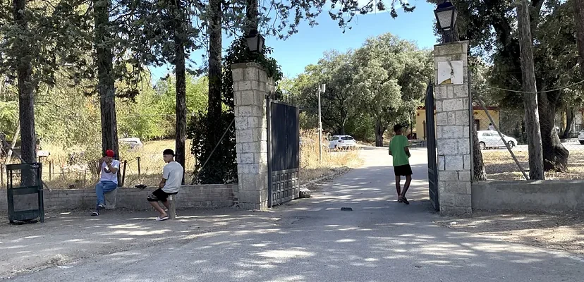 Crisis de menores: la violenta revuelta en la Casa de Campo de Madrid expone la difícil situación de los menas