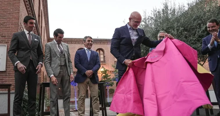 La conexión inesperada entre el fútbol y la tauromaquia: el homenaje a Luis de la Fuente en Las Ventas