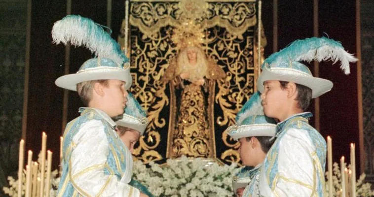 La coronación de la Virgen de la Estrella: un viaje a través de la historia y la emoción en Sevilla