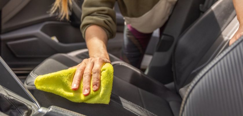 Cómo mantener la tapicería de tu coche impecable: consejos y productos esenciales