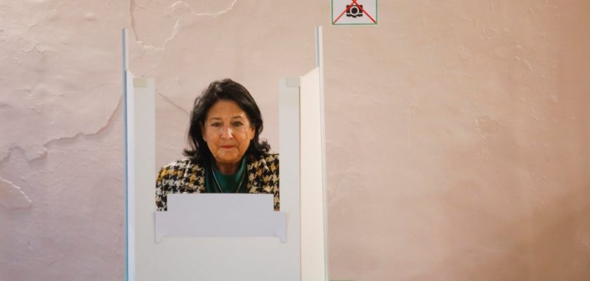 La presidenta Salomé Zurabishvili y la controversia electoral en Georgia: ¿qué está en juego?