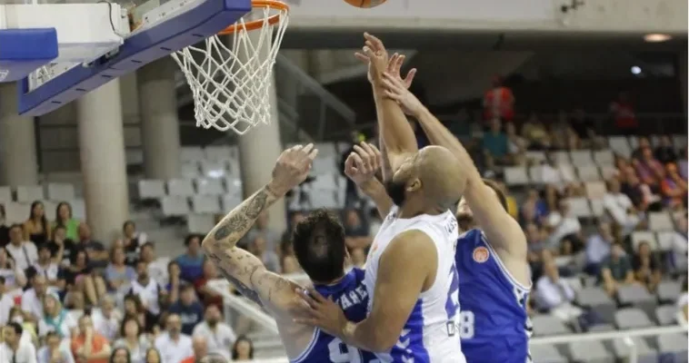 El emocionante partido de baloncesto que demuestra el poder del trabajo en equipo y la estrategia