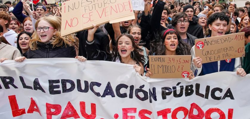 El gran caos de la nueva selectividad: estudiantes al borde del colapso y comunidades en la cuerda floja