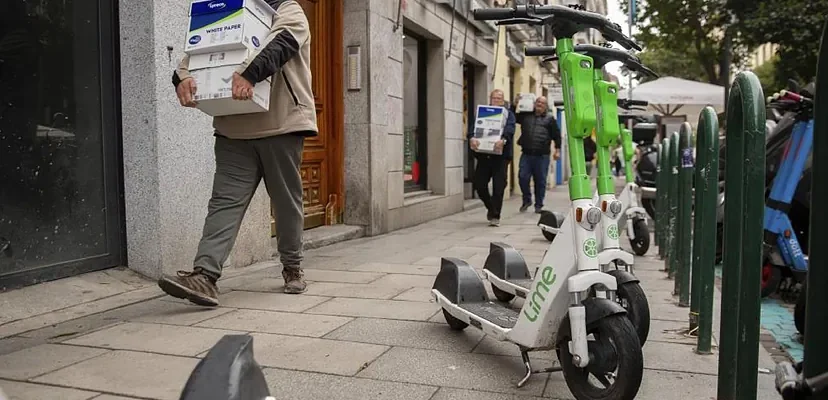 La polémica decisión de Madrid: adiós a los patinetes de alquiler y sus implicaciones para la movilidad urbana