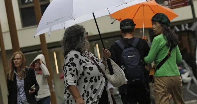 Sevilla se prepara para un diluvio: alertas meteorológicas y consejos prácticos