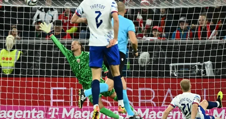 El gol del eterno Nyland: el papel del portero del Sevilla en la Nations League