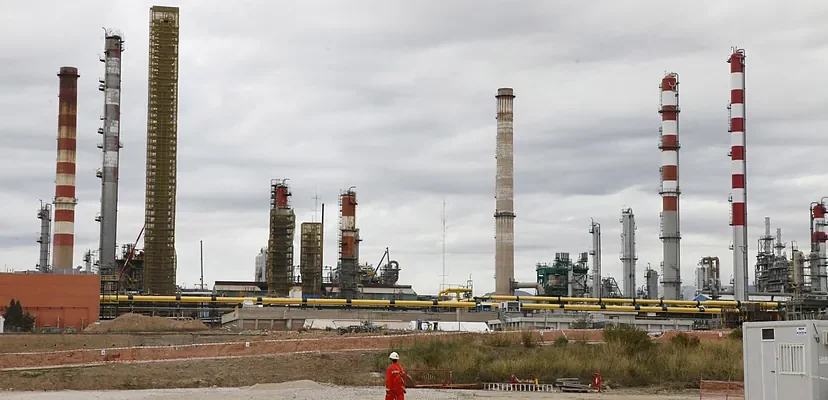 Repsol y el impuestazo energético: ¿qué futuro les espera a las refinerías españolas?