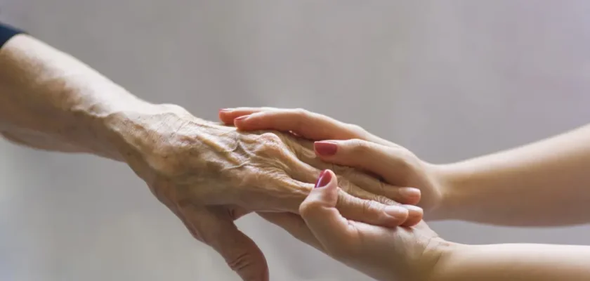 Cómo cuidar tus manos después del verano: consejos esenciales para evitar el envejecimiento prematuro