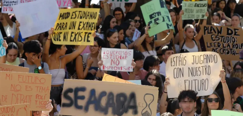 Miles de estudiantes protestan en España exigiendo claridad sobre la PAU