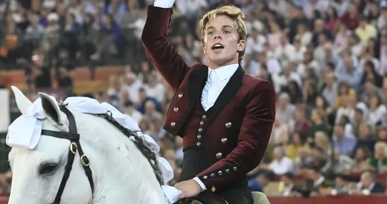 La intensa tarde de toros en la última del Pilar: entre mansedumbres y orejas