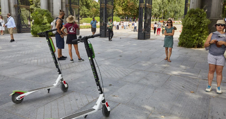 Madrid enfrenta crisis de patinetes eléctricos: ¿quién tiene la razón, las empresas o el ayuntamiento?