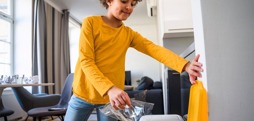 ¿Por qué usar cubos de basura con 3 compartimentos es esencial para un hogar sostenible?