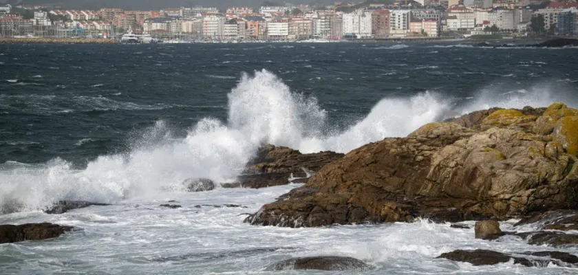 Alertas meteorológicas en Galicia: la llegada del huracán Kirk y su impacto en la península