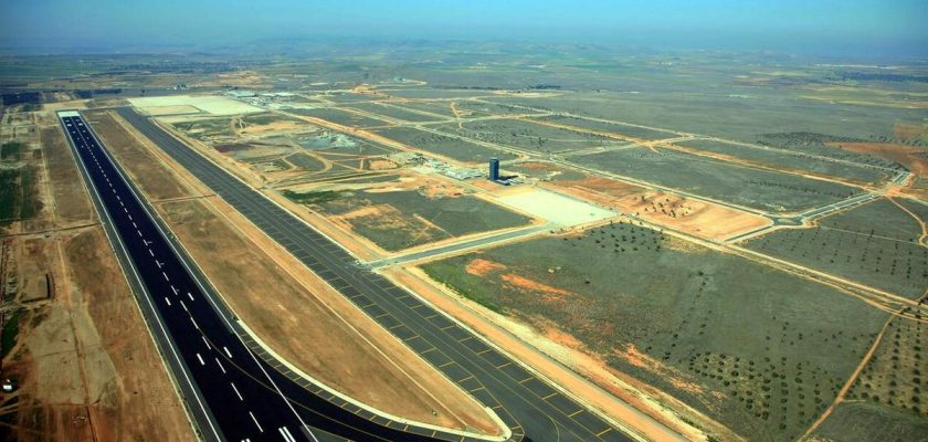 El aeropuerto de Ciudad Real y la controversia del centro de migrantes: una mirada a la realidad actual