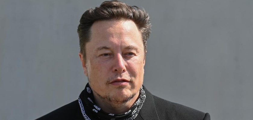 Elon Musk y su sorprendente trayectoria empresarial: ¿un camino ilegal hacia el estrellato?