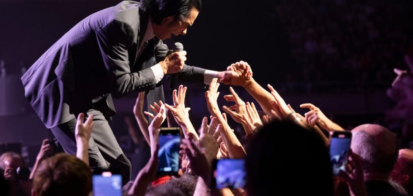 Nick Cave: La Resiliencia de un Artista a Través de su Música en el Palau Sant Jordi