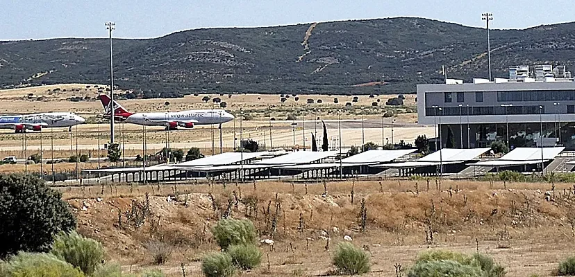 El aeropuerto de Ciudad Real: entre sueños rotos y realidades incómodas en la era de la inmigración