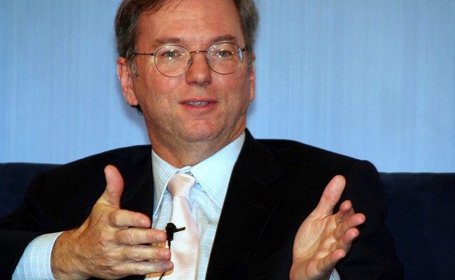 ¿Es la inteligencia artificial nuestra salvación o nuestra condena? El dilema de Eric Schmidt sobre el clima y la tecnología