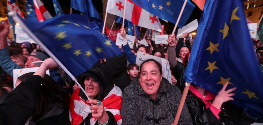 Tbilisi y su pasión por Europa: un viaje a través de la bandera azul y dorada