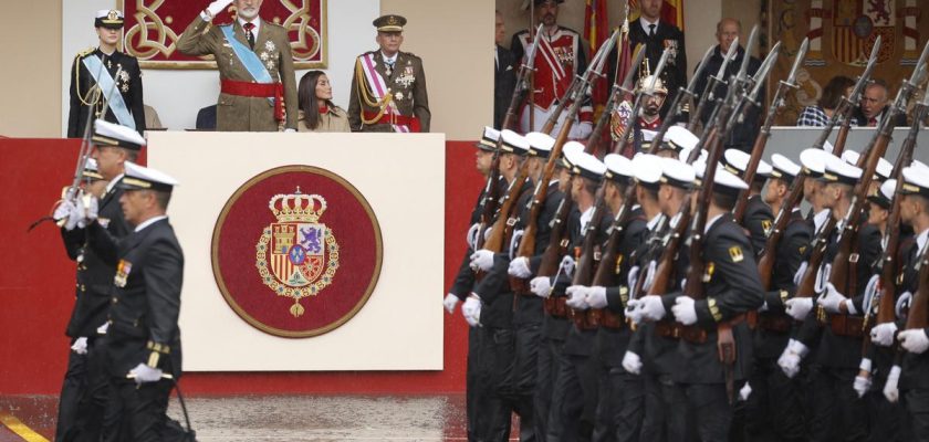 El desfile militar del 12 de octubre en Madrid: lluvia, controversia y un toque de historia