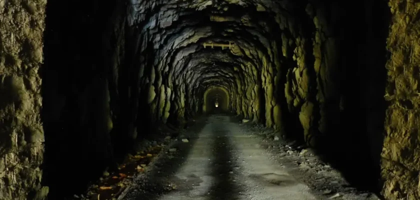 Descubre el abandono glorioso de las minas de horcajo: una ruta por la historia y la naturaleza