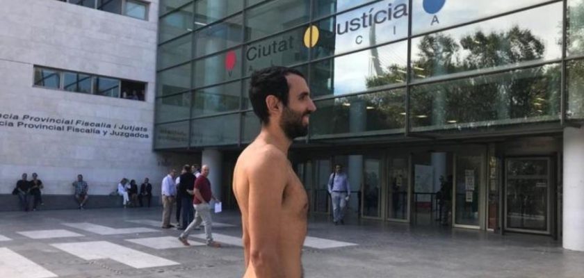 La controvertida condena de un naturista: ¿derecho a la desnudez o desobediencia?