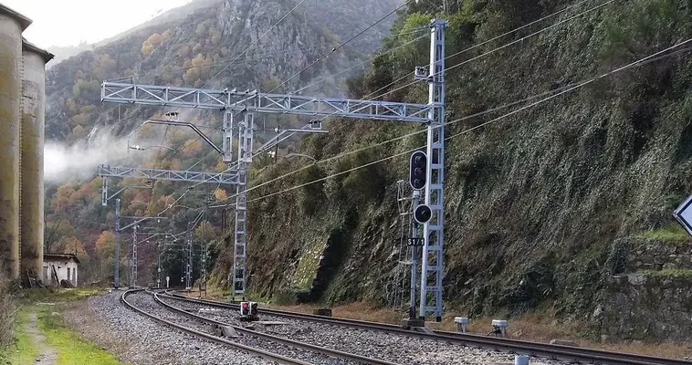 La incompetencia en el transporte: El caso de Óscar Puente y sus sorprendentes galardones