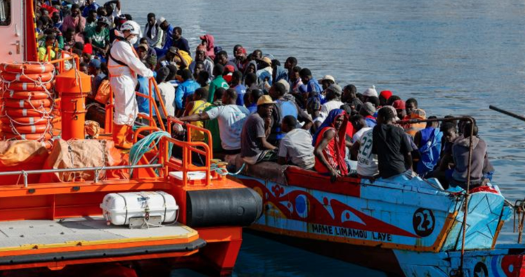 Rescate heroico en las costas canarias: la historia detrás de los inmigrantes a bordo de la embarcación